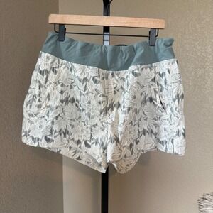 Athleta Women's Athletic Shorts - Green and White Floral